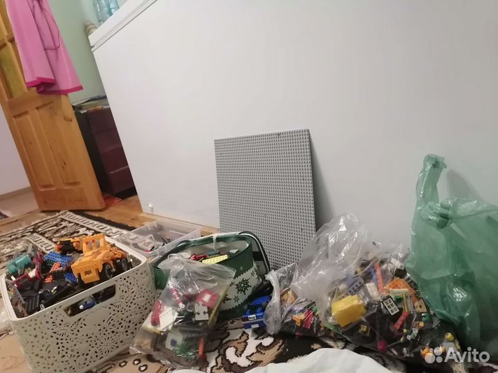 Продаю Лего много