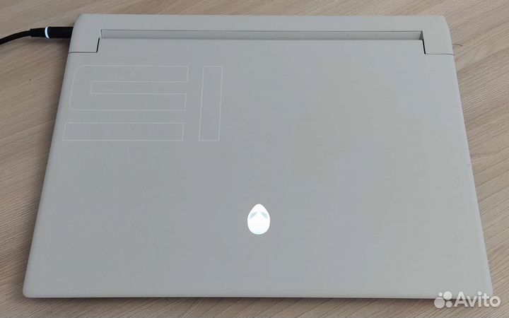 Ноутбук Alienware x15 R1 белый
