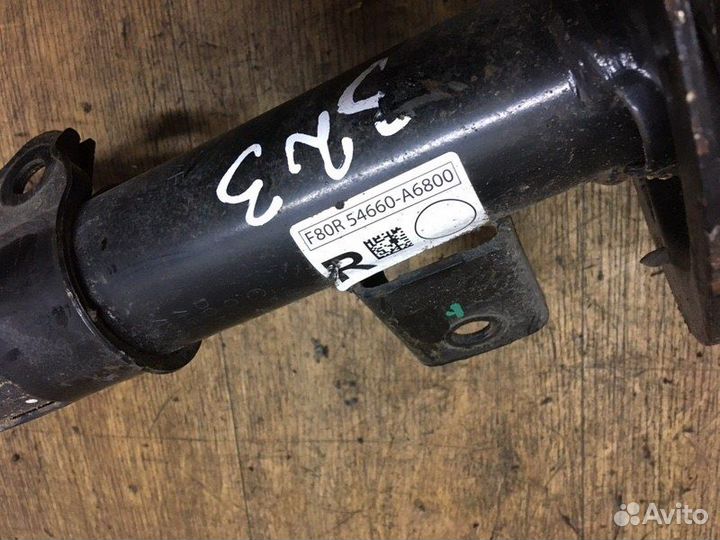 Амортизатор передний правый Kia Ceed 2014