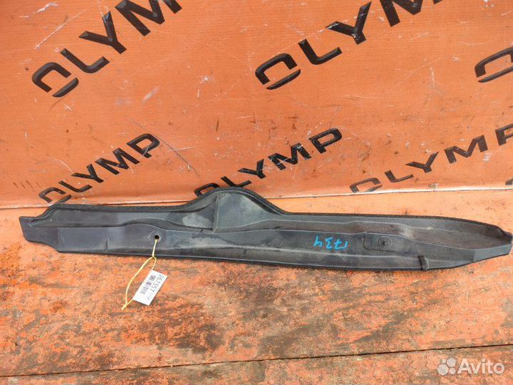 Пыльник крыла правый Toyota Voxy ZRR70 3ZR-FE 2008