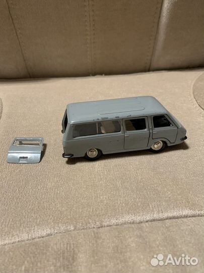 Модель автомобиля раф-2203 1:43