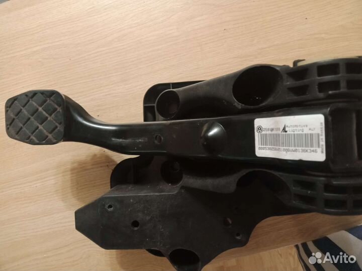 Продам педаль газа и педаль тормоза