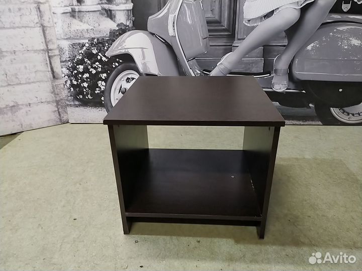 Стол журнальный б/у 50х50х45 07-045