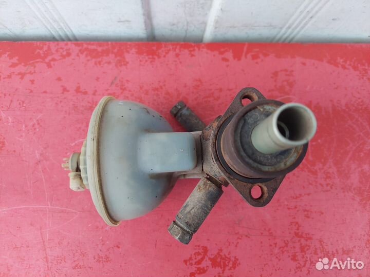 Главный тормозной цилиндр Volkswagen Golf 3