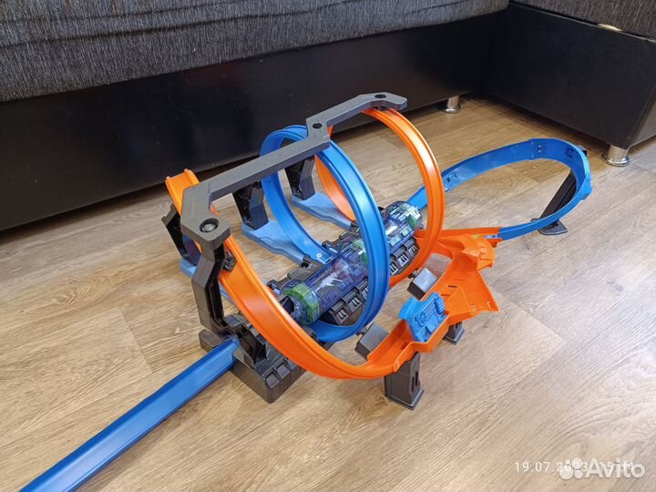 Трасса hot wheels Винтовое столкновение