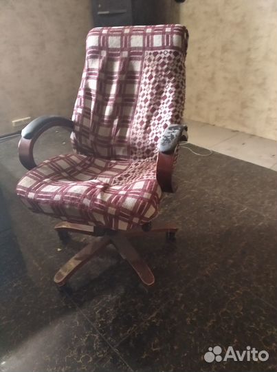 Кресло руководителя офисное