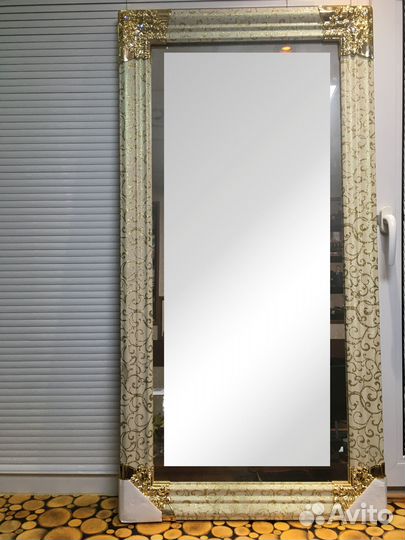 Зеркала в пластмассовом багете