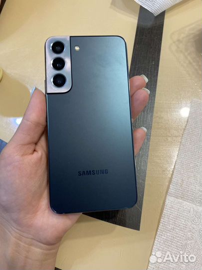 Samsung Galaxy S22, 8/256 ГБ