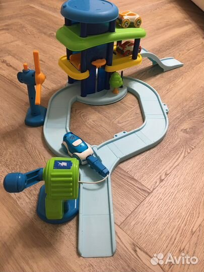 Игра-трек Ouaps Мой зеленый гараж +Машина будущего