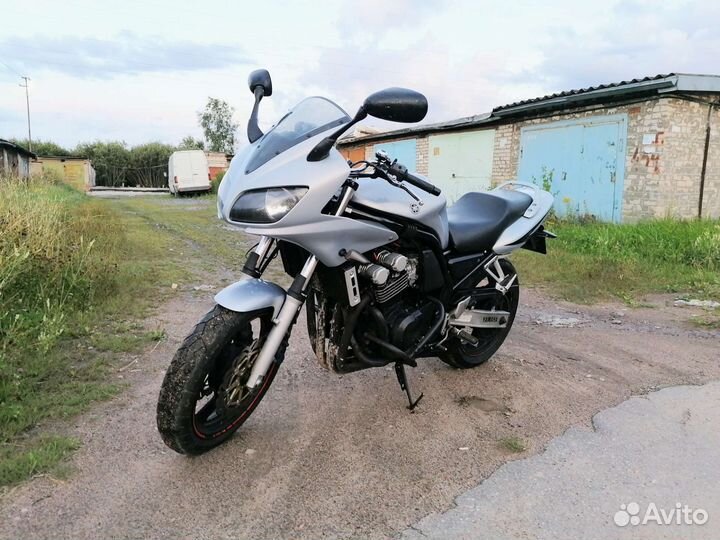 Yamaha FZS 600