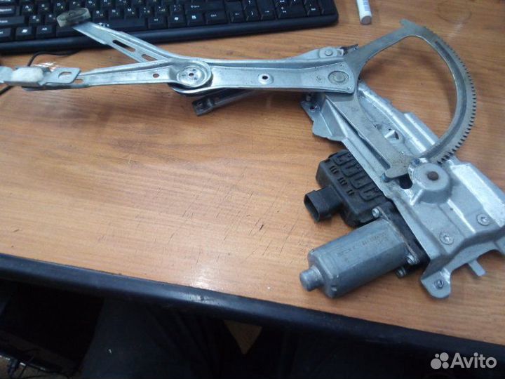 Стеклоподъемник передний правый Opel Astra H