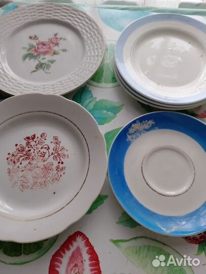 Тарелки суповые и тарелочки неглубокие