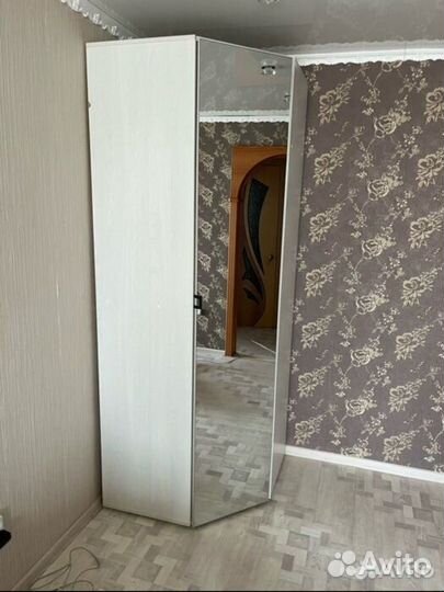 Шкаф угловой с зеркалом