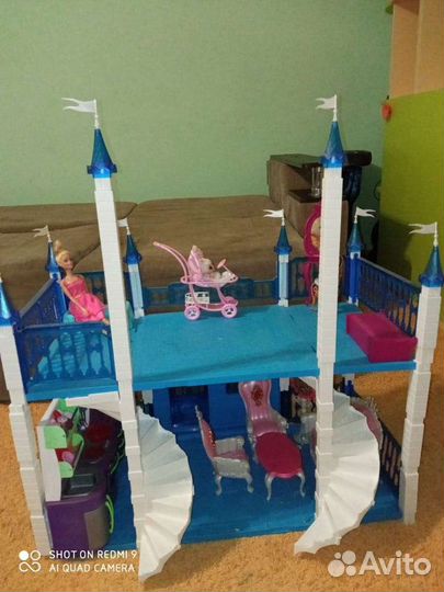 Большой кукольный домик