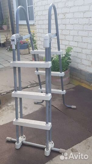 Лестница для бассейна