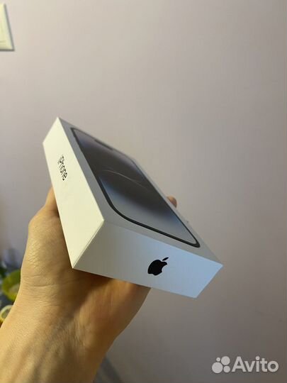 Коробка от iPhone 14 pro