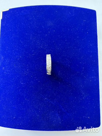 Золотое кольцо с бриллиантом