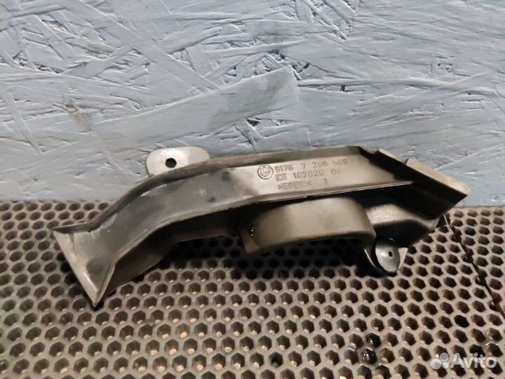 Уплотнительная резинка капота левая Bmw 520I F10