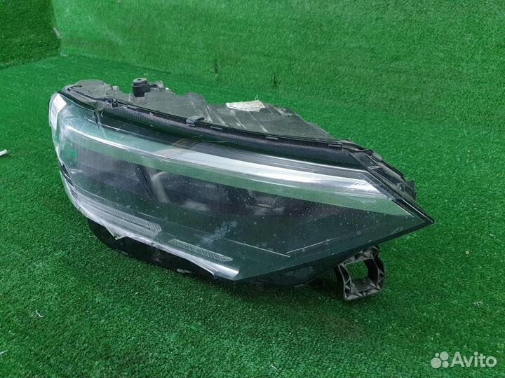 Фара правая Volkswagen Polo