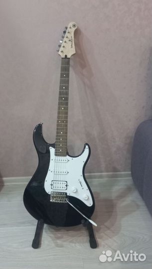 Электрогитара Yamaha Pacifica 012