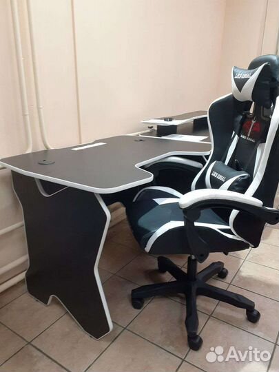 Геймерский компьютерный стол 105х75см