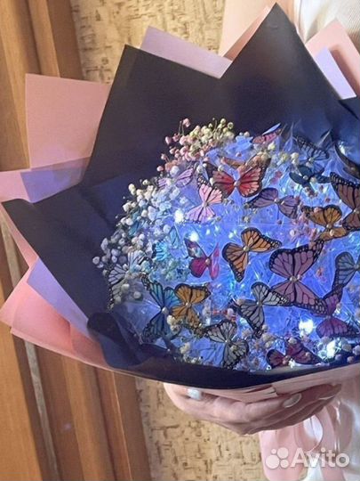 Букет из бабочек с гипсофилой