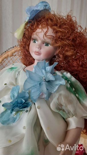 Кукла фарфоровая