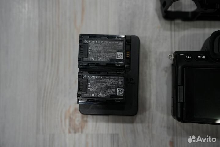 Sony a7s iii + родные акб + клетка