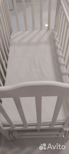 Кровать детская с маятником