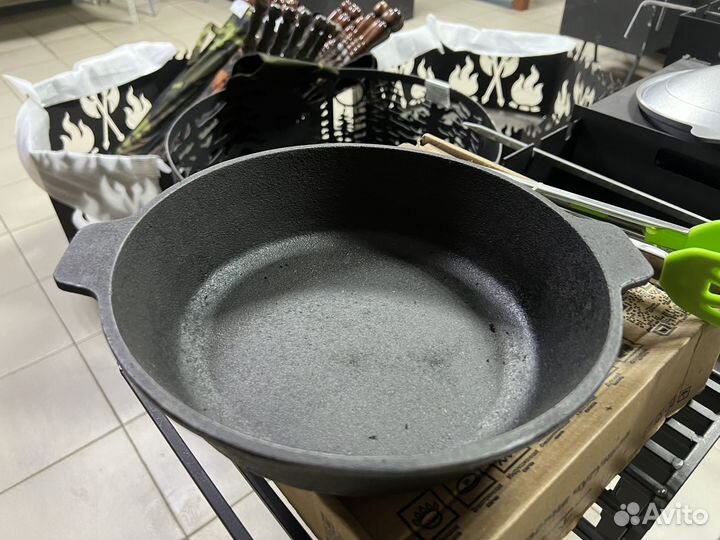Чугунная сковорода комплект