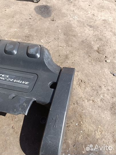 Крышка двигателя Mazda Mpv