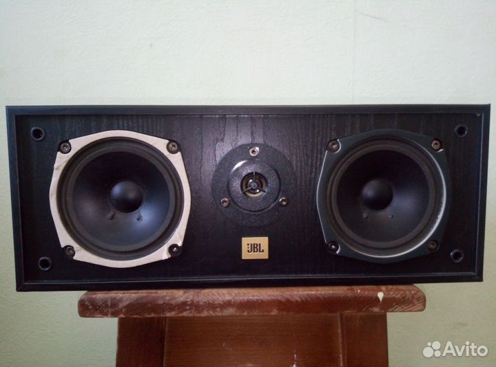 Акустические колонки jbl