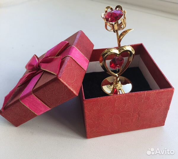 Статуэтка с подарочной коробочкой