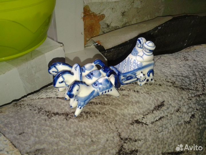 Тройка гжель