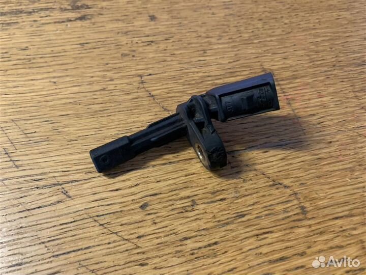 Датчик ABS задний левый VW Passat B6