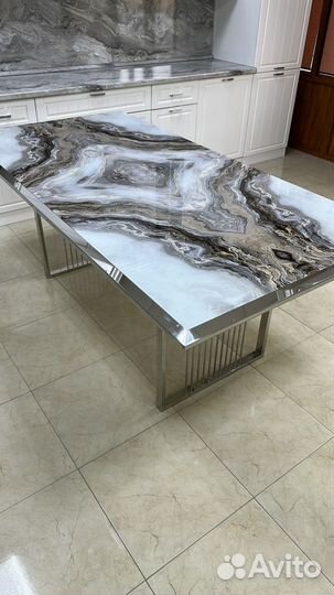 Стол со стульями