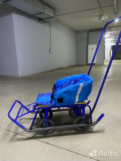 Детские санки с выдвижными колесами