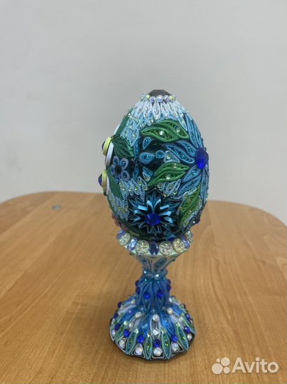 Поделка. Декоративное яйцо на подставке квилинг