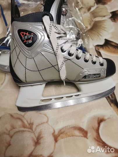 Коньки хоккейные