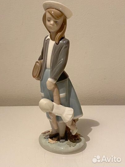 Статуэтка Девочка с куклой Lladro