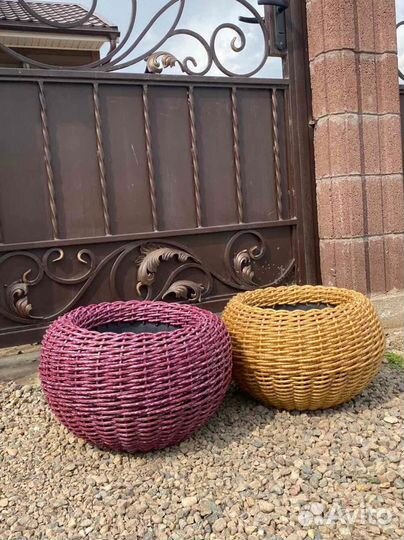 Кашпо из искусственного ротанга