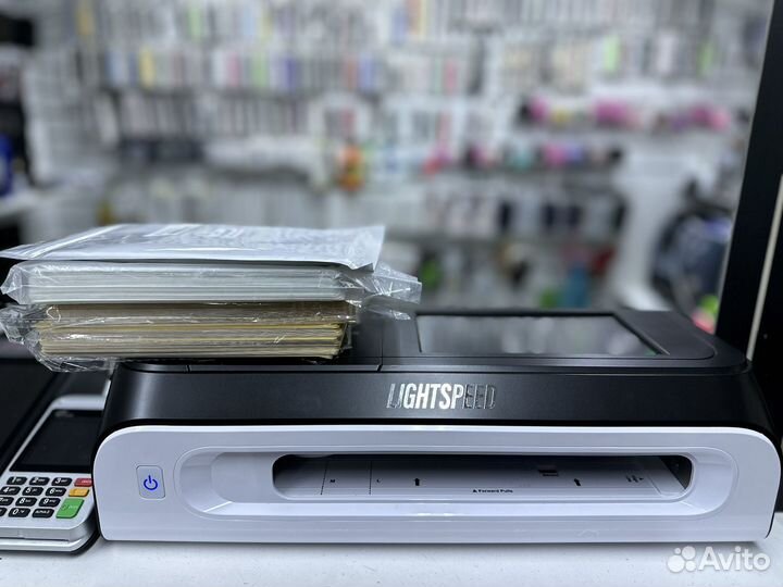 Поклейка гидрогелевой пленки на телефон