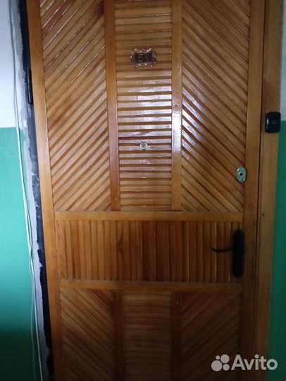 Продаю дверь входную металлическую