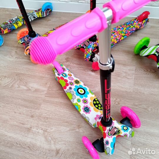 Самокат детский трехколесный со светящимися колеса