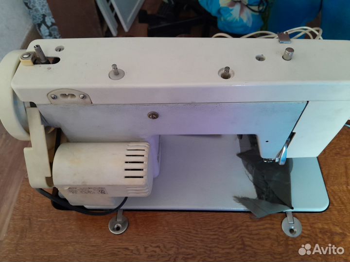 Швейная машина Чайка 143