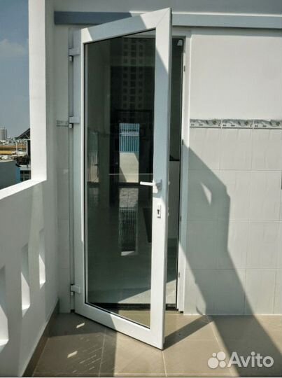 Пластиковая балконная дверь