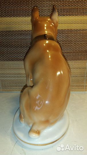 Статуэтка фарфор