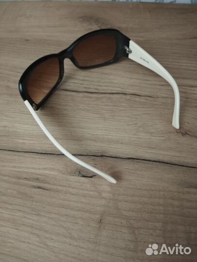 Солнцезащитные очки escada