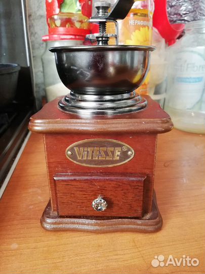 Кофемолка жерновая ручная