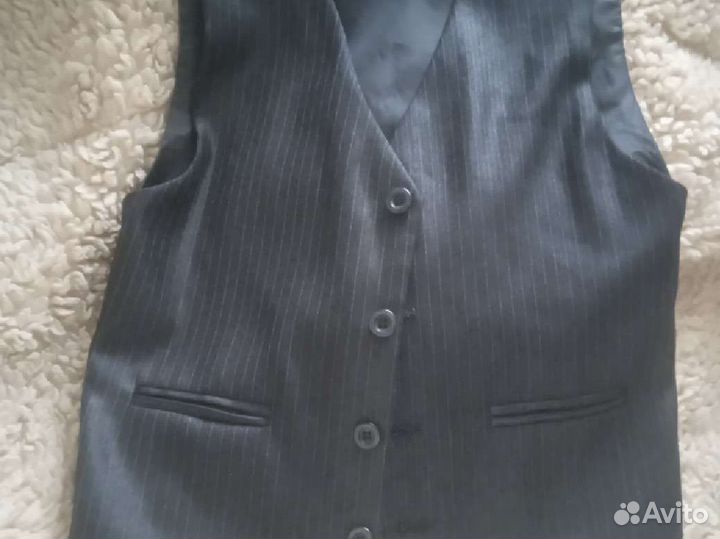 Жилет черный на мальчика 5-6-7 лет 112 см